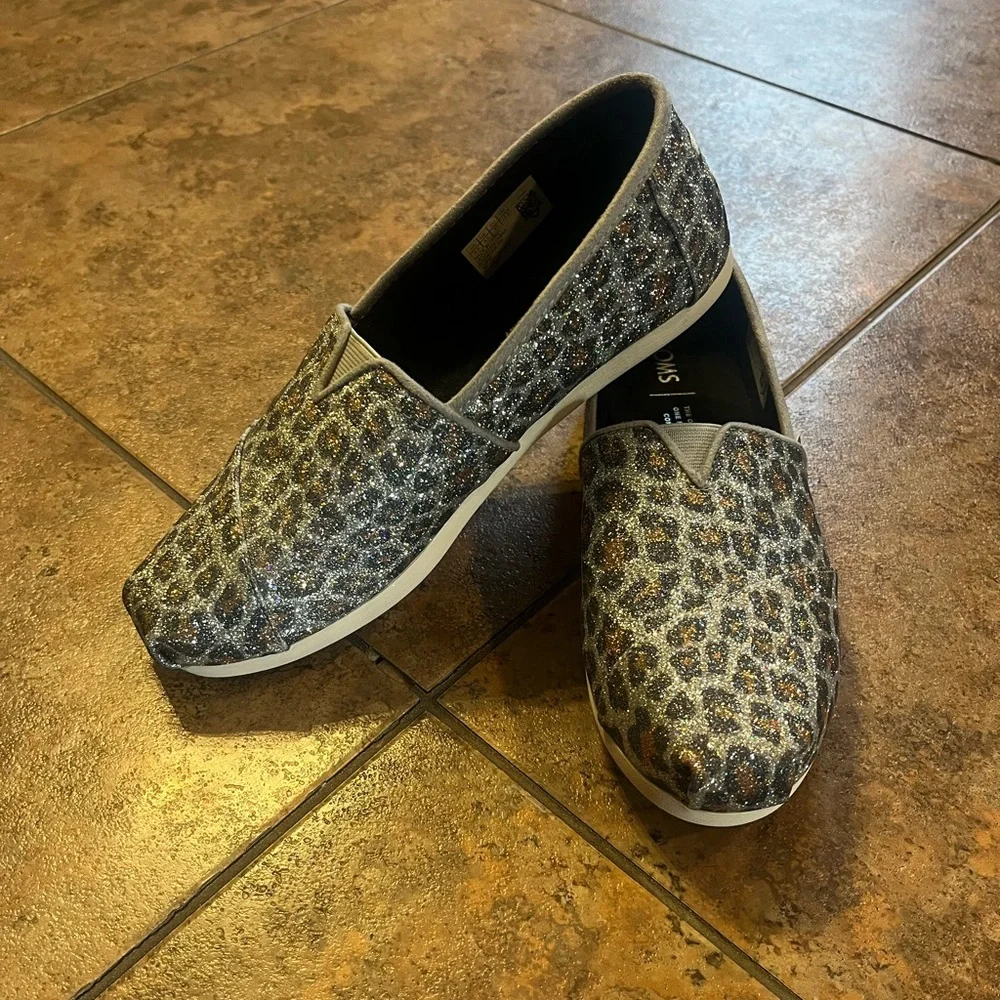 TOMS Alpargata Silver Glitter Cheetah‎ Print Shoes Size 6.5 - Picture 2 of 10